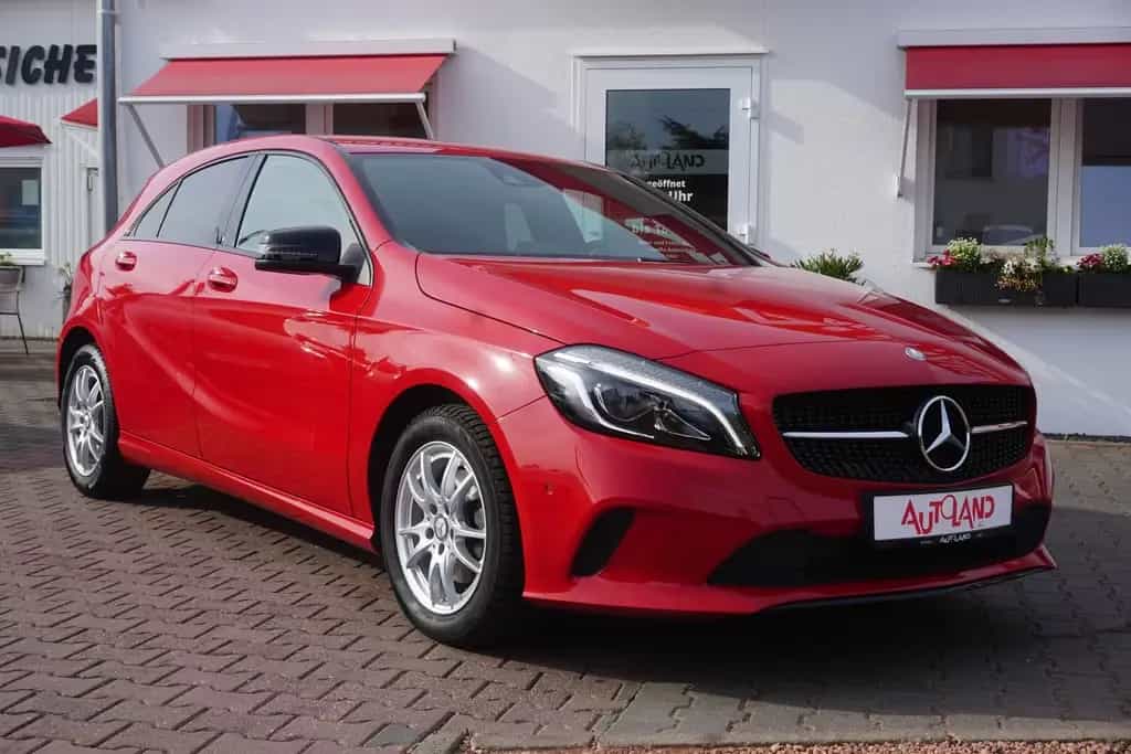 Mercedes-Benz A 180 A180 Urban 7G-DCT LED Navi Standheizung Kamera 05/2017-photo-6