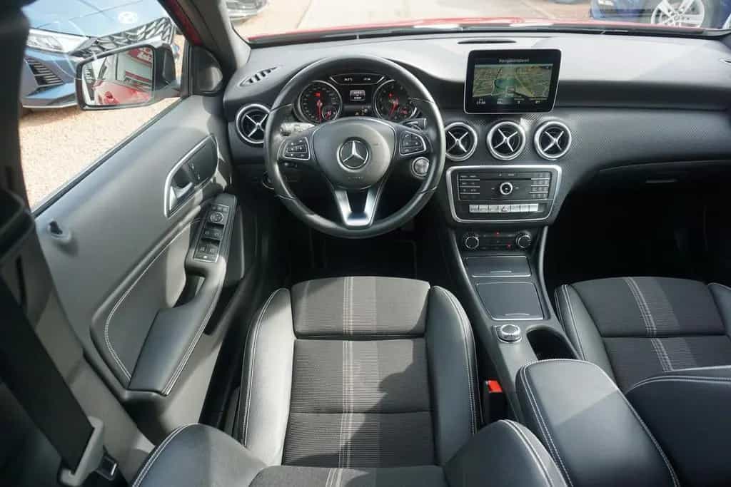 Mercedes-Benz A 180 A180 Urban 7G-DCT LED Navi Standheizung Kamera 05/2017-photo-8