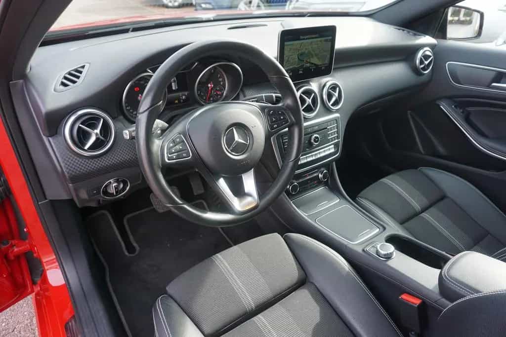 Mercedes-Benz A 180 A180 Urban 7G-DCT LED Navi Standheizung Kamera 05/2017-photo-9