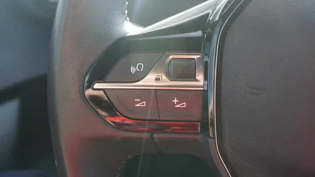 Peugeot 2008 1.2 PureTech LED Tempomat Kamera 06/2023-photo-12