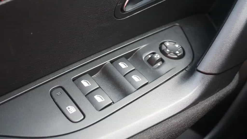 Peugeot 2008 1.2 PureTech LED Tempomat Kamera 06/2023-photo-17