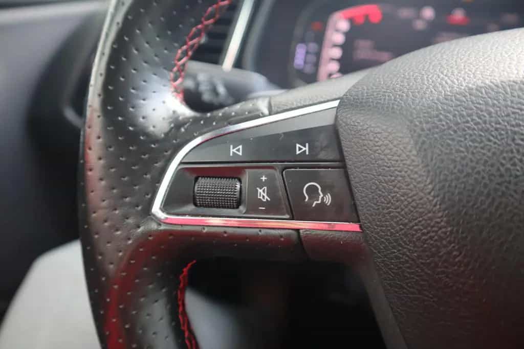 Seat Leon 2.0 TSI FR LED Navigation Sitzheizung DAB 03/2019-photo-12