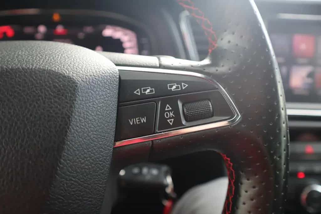 Seat Leon 2.0 TSI FR LED Navigation Sitzheizung DAB 03/2019-photo-13