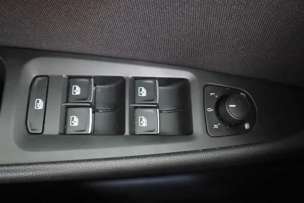 Seat Leon 2.0 TSI FR LED Navigation Sitzheizung DAB 03/2019-photo-18