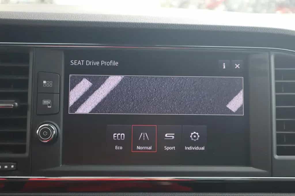 Seat Leon 2.0 TSI FR LED Navigation Sitzheizung DAB 03/2019-photo-30
