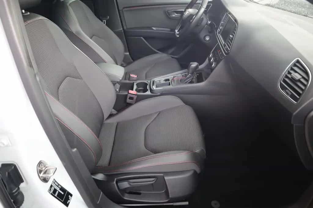 Seat Leon 2.0 TSI FR LED Navigation Sitzheizung DAB 03/2019-photo-31