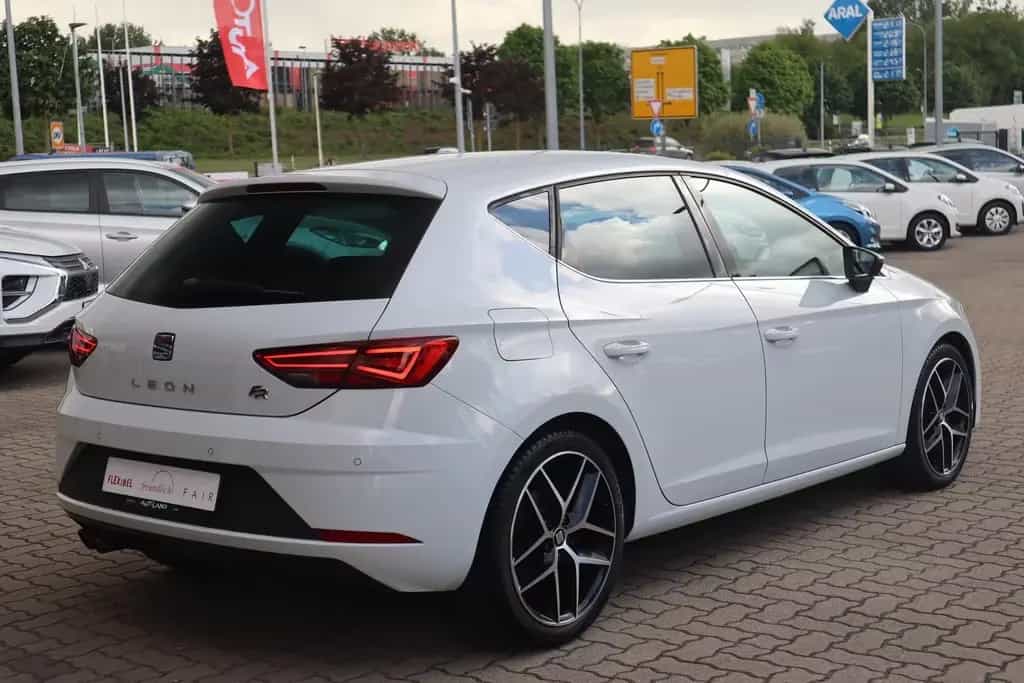 Seat Leon 2.0 TSI FR LED Navigation Sitzheizung DAB 03/2019-photo-4