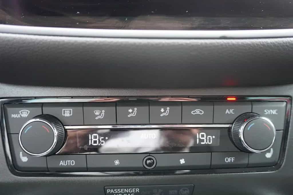 Seat Arona 1.0 TSI Xcellence DSG LED Navi AHK PDC USB 06/2019-photo-13