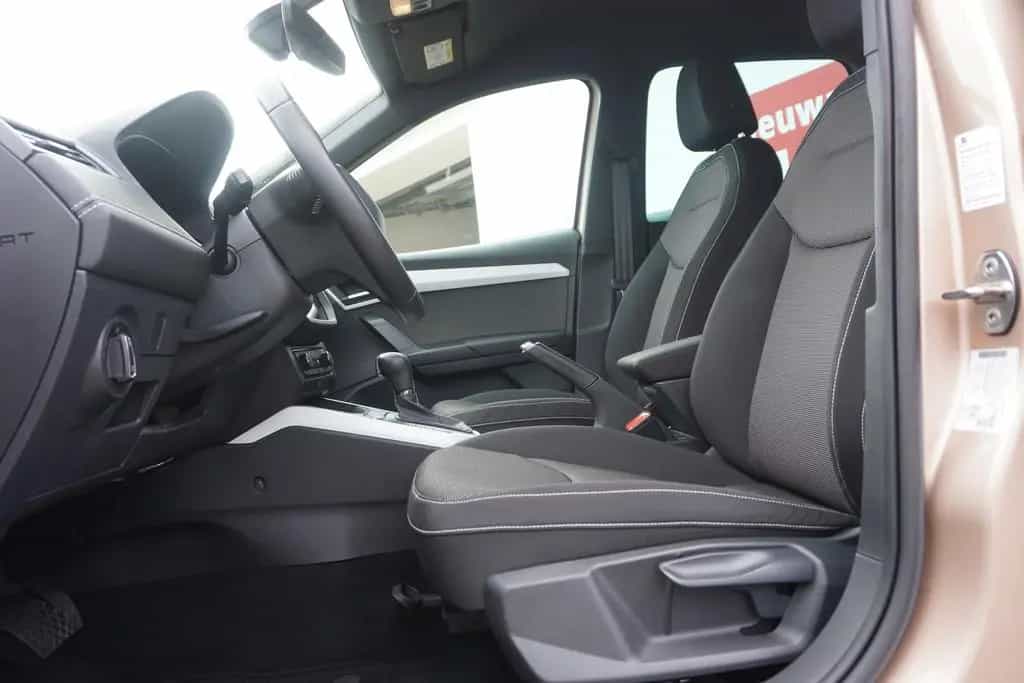 Seat Arona 1.0 TSI Xcellence DSG LED Navi AHK PDC USB 06/2019-photo-23
