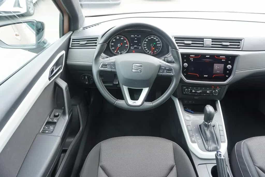 Seat Arona 1.0 TSI Xcellence DSG LED Navi AHK PDC USB 06/2019-photo-9