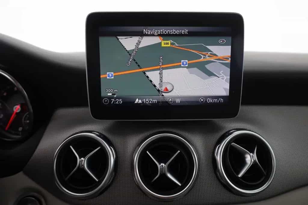 Mercedes-Benz GLA 200 Urban LED Kamera Navi Sitzheizung PDC 09/2018-photo-10