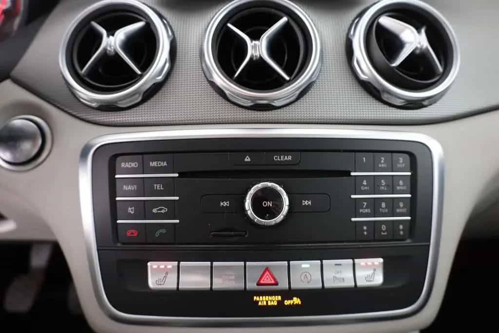 Mercedes-Benz GLA 200 Urban LED Kamera Navi Sitzheizung PDC 09/2018-photo-11