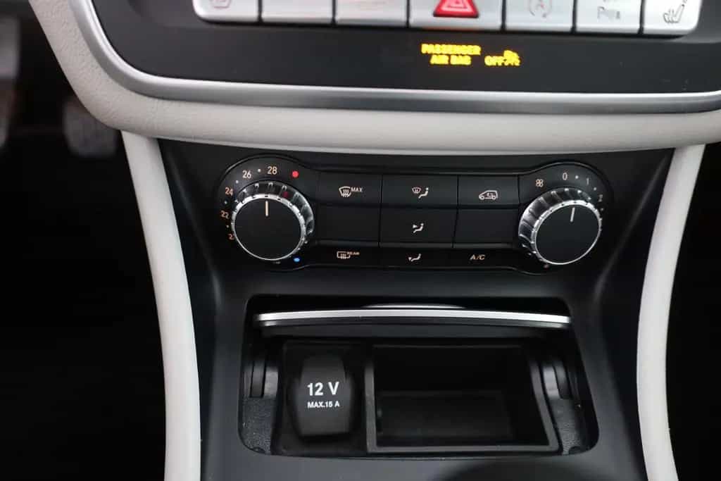 Mercedes-Benz GLA 200 Urban LED Kamera Navi Sitzheizung PDC 09/2018-photo-12