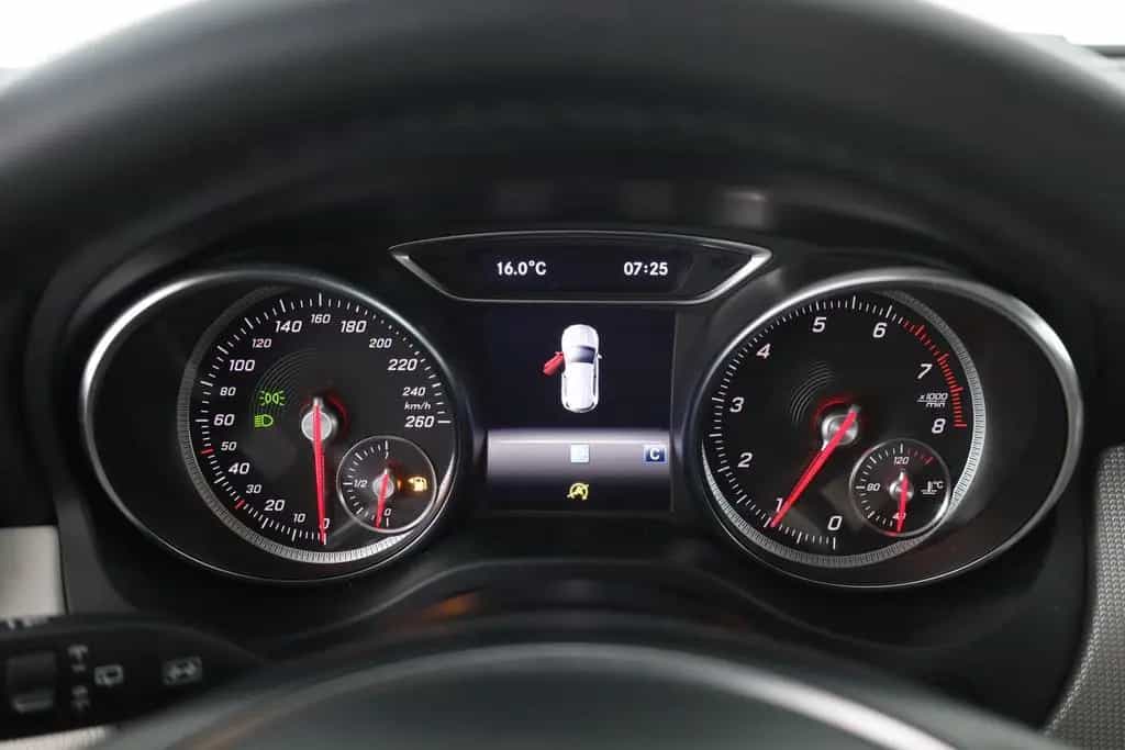 Mercedes-Benz GLA 200 Urban LED Kamera Navi Sitzheizung PDC 09/2018-photo-17