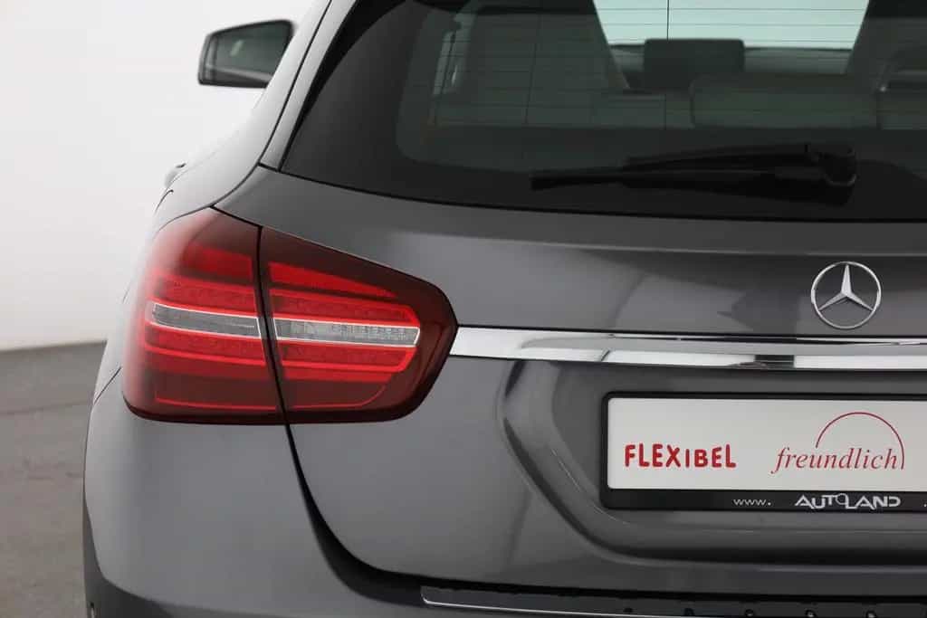 Mercedes-Benz GLA 200 Urban LED Kamera Navi Sitzheizung PDC 09/2018-photo-27