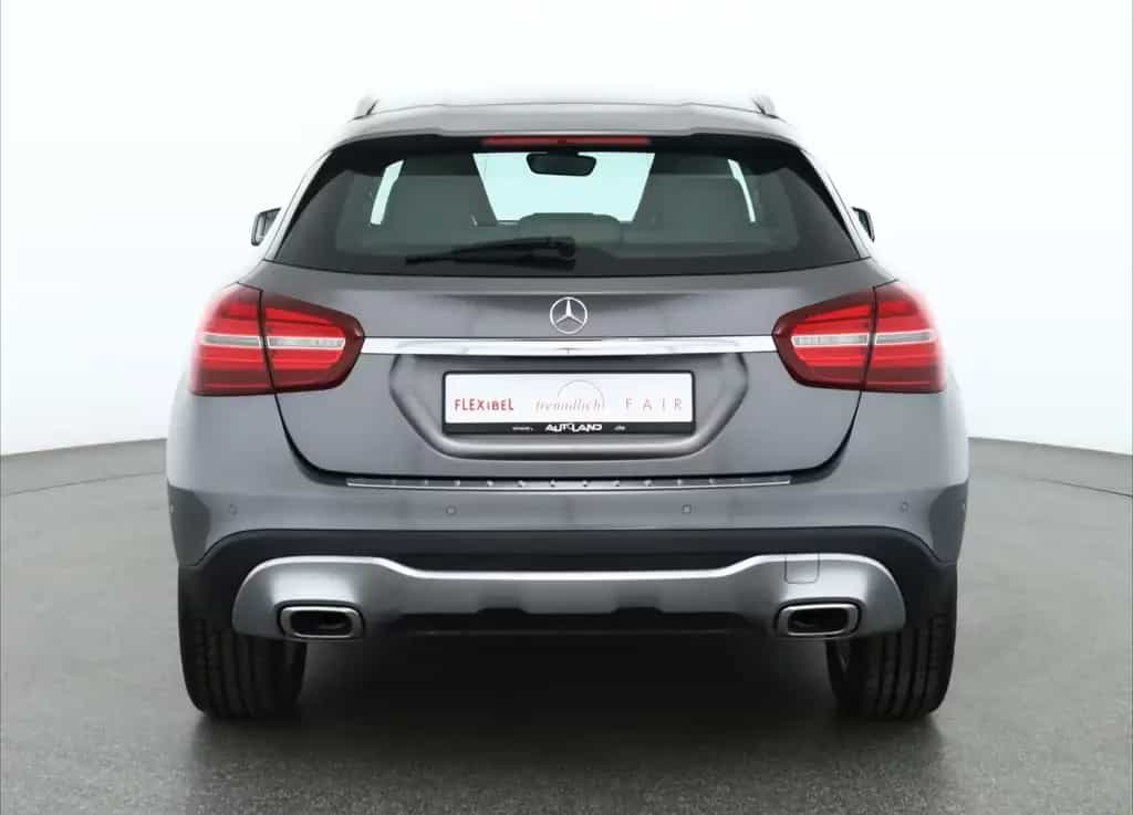 Mercedes-Benz GLA 200 Urban LED Kamera Navi Sitzheizung PDC 09/2018-photo-3