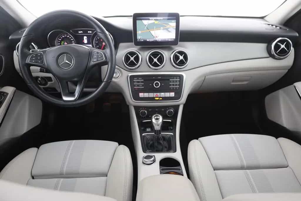 Mercedes-Benz GLA 200 Urban LED Kamera Navi Sitzheizung PDC 09/2018-photo-8