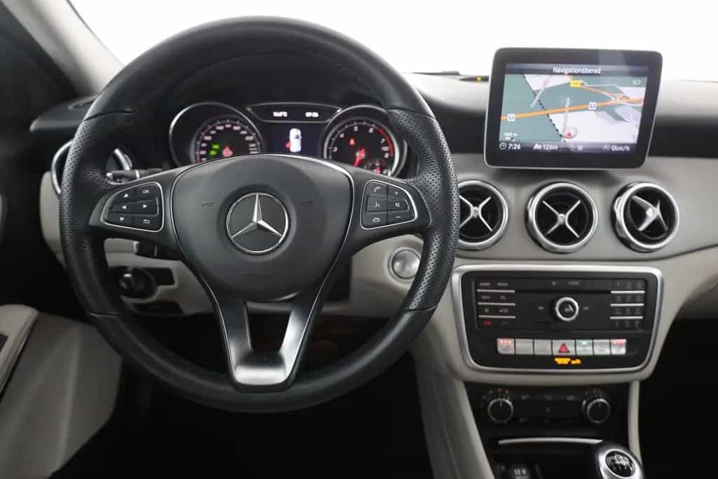 Mercedes-Benz GLA 200 Urban LED Kamera Navi Sitzheizung PDC 09/2018-photo-9