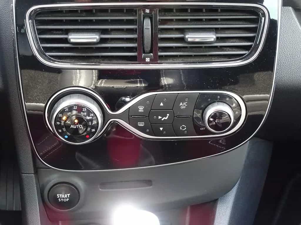 Renault Clio 1.3 TCE Intens LED Navi Kamera Sitzheizung 01/2018-photo-17