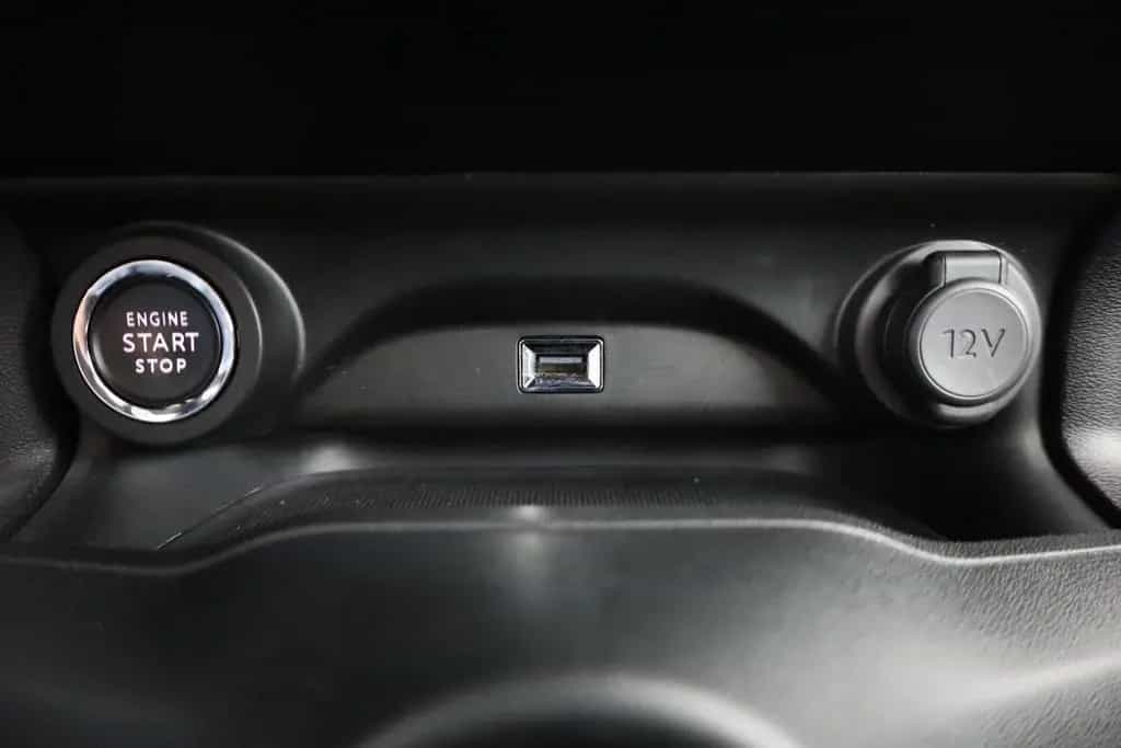 Citroën C4 Cactus 1.2 Aut. Shine Navi Pano Kamera DAB 11/2018-photo-11
