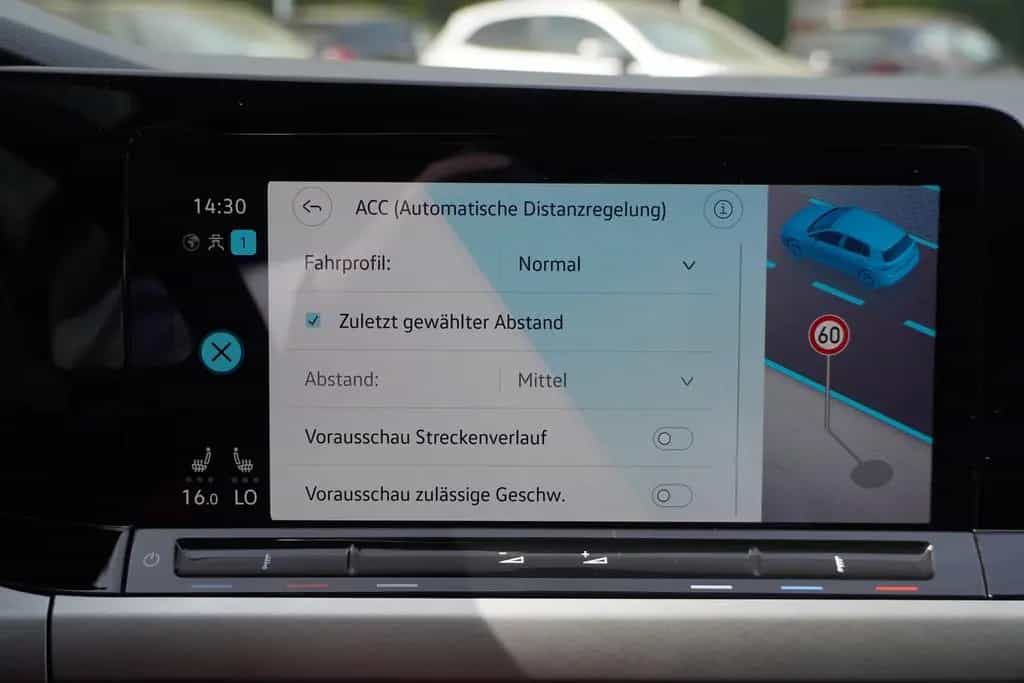 Volkswagen Golf Variant 1.0 eTSI DSG Life LED ACC AHK Navi 02/2021-photo-15