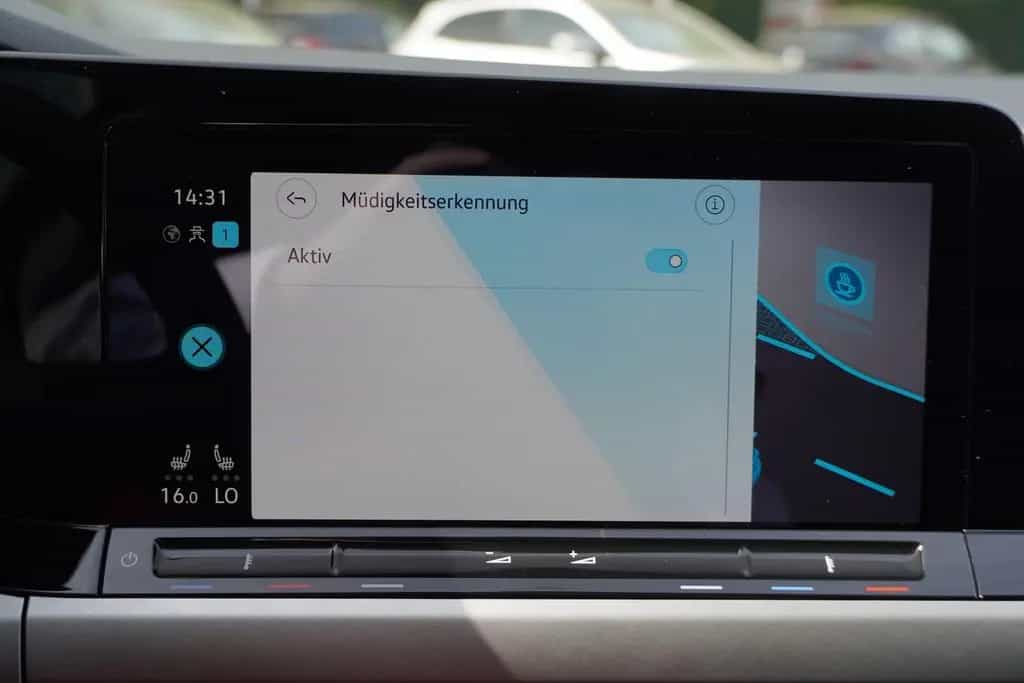 Volkswagen Golf Variant 1.0 eTSI DSG Life LED ACC AHK Navi 02/2021-photo-17