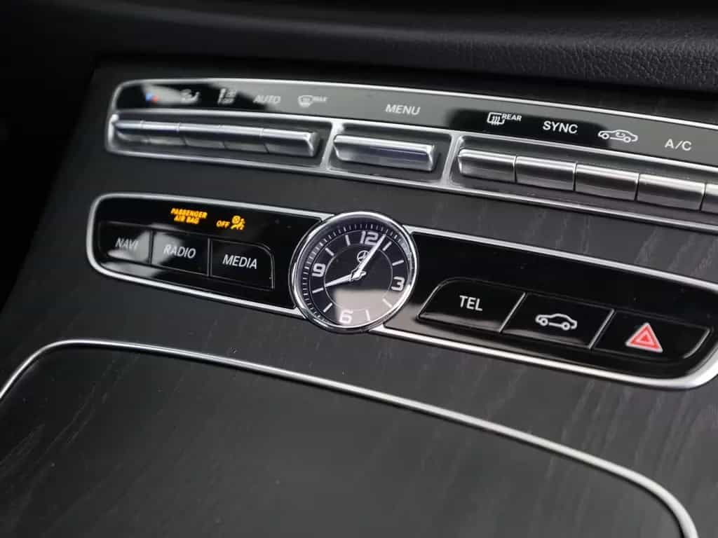 Mercedes-Benz E 200 4M Sportstyle Avantgarde Comand Kamera 06/2020-photo-18