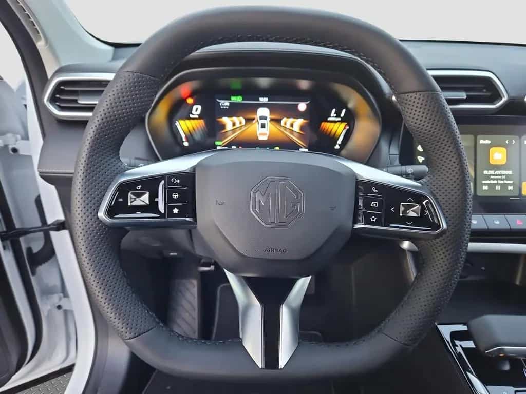 MG ZS Luxury 1.5 Hybrid+ Autom LED ACC GJR RFK SHZ 12/2024-photo-13