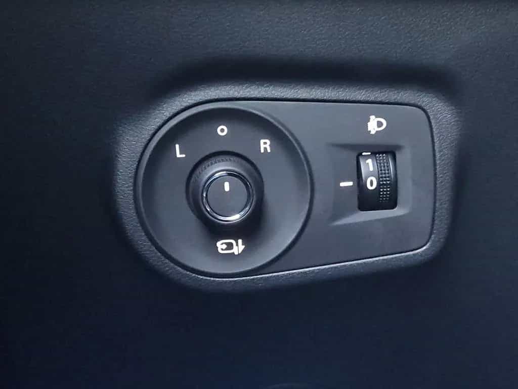 MG ZS Luxury 1.5 Hybrid+ Autom LED ACC GJR RFK SHZ 12/2024-photo-17