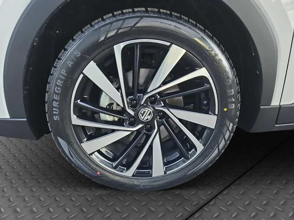 MG ZS Luxury 1.5 Hybrid+ Autom LED ACC GJR RFK SHZ 12/2024-photo-6