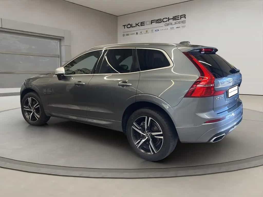 Volvo XC60 D5- R Design ACC AHK AUT Kam. Navi Sportp. 11/2018-photo-3