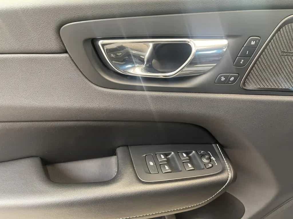 Volvo XC60 D5- R Design ACC AHK AUT Kam. Navi Sportp. 11/2018-photo-8