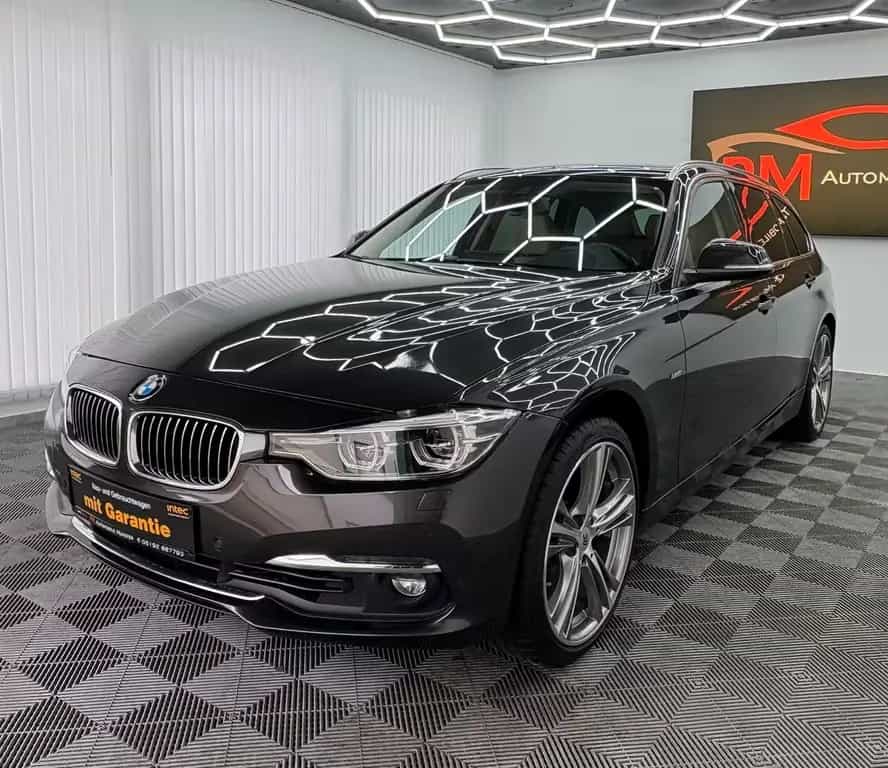 BMW 3 Series 330 3 Touring 330 i xDrive Luxury Line 11/2016-photo-0