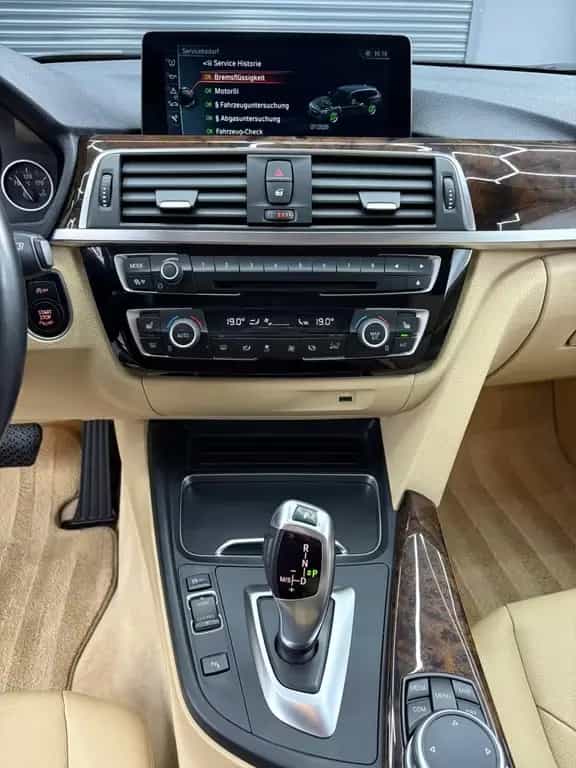 BMW 3 Series 330 3 Touring 330 i xDrive Luxury Line 11/2016-photo-11