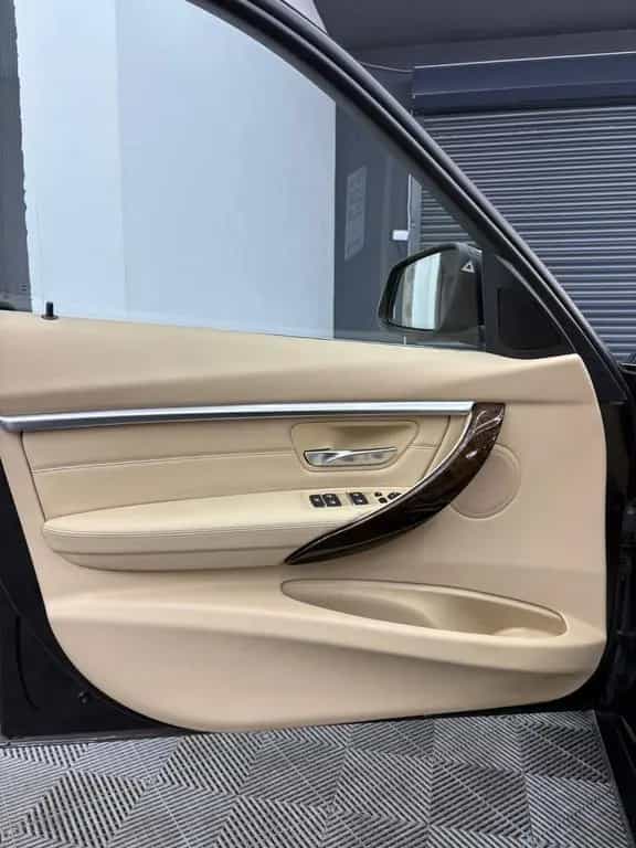 BMW 3 Series 330 3 Touring 330 i xDrive Luxury Line 11/2016-photo-21