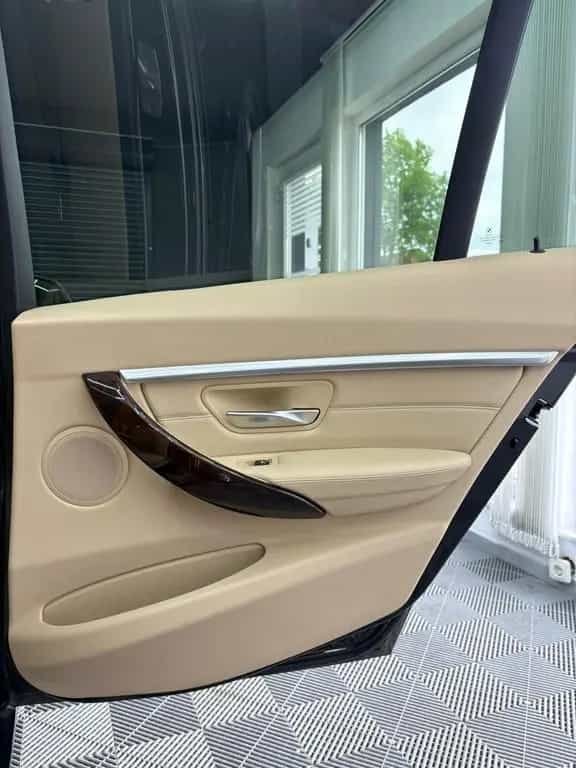 BMW 3 Series 330 3 Touring 330 i xDrive Luxury Line 11/2016-photo-24