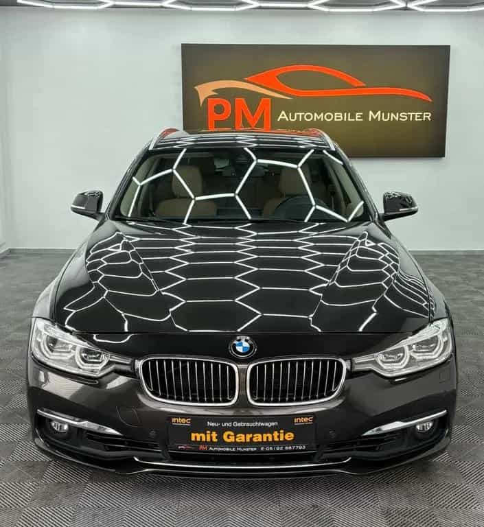 BMW 3 Series 330 3 Touring 330 i xDrive Luxury Line 11/2016-photo-3