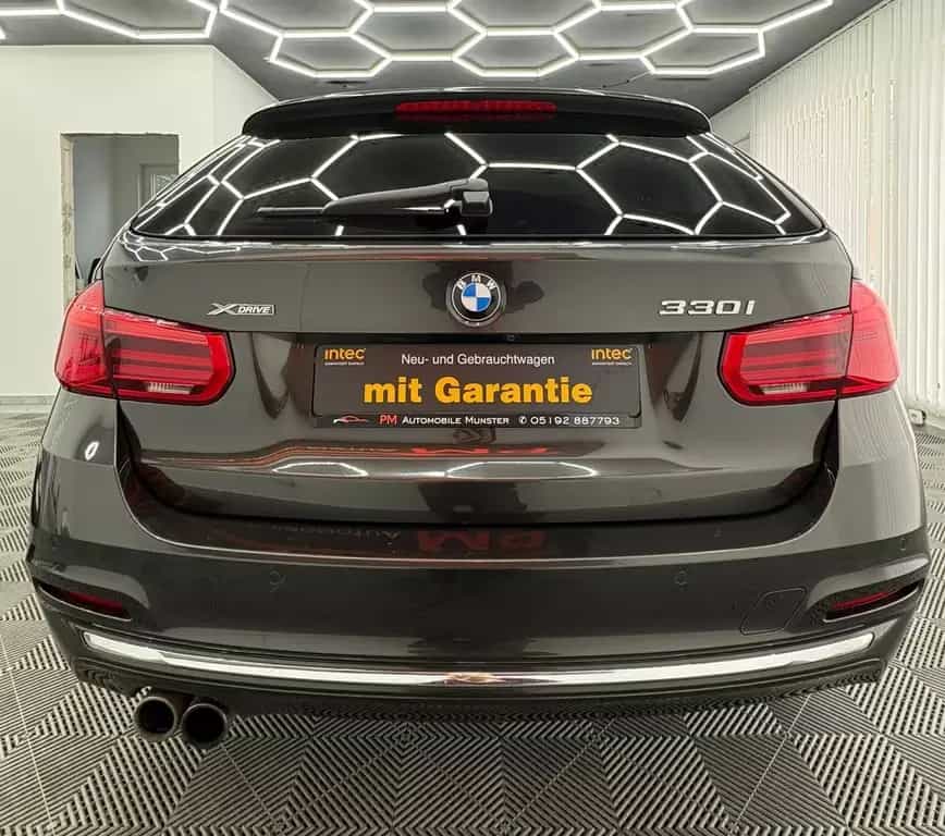 BMW 3 Series 330 3 Touring 330 i xDrive Luxury Line 11/2016-photo-4