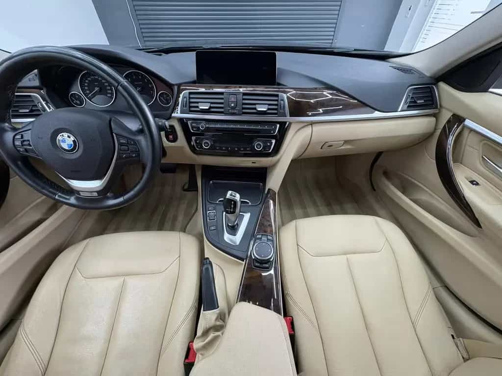 BMW 3 Series 330 3 Touring 330 i xDrive Luxury Line 11/2016-photo-5
