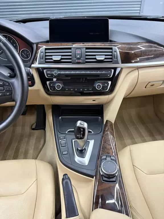 BMW 3 Series 330 3 Touring 330 i xDrive Luxury Line 11/2016-photo-6