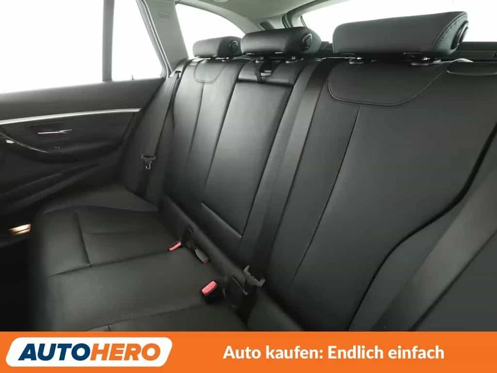 BMW 330 i xDrive Luxury Line Aut.*NAVI*LED*TEMPO*PANO 04/2018-photo-13