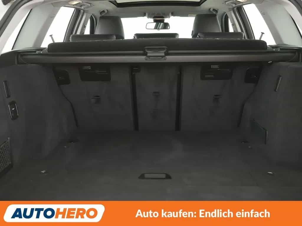 BMW 330 i xDrive Luxury Line Aut.*NAVI*LED*TEMPO*PANO 04/2018-photo-17