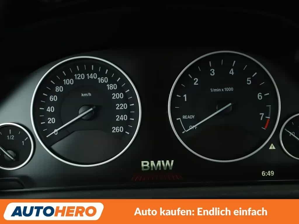 BMW 330 i xDrive Luxury Line Aut.*NAVI*LED*TEMPO*PANO 04/2018-photo-19