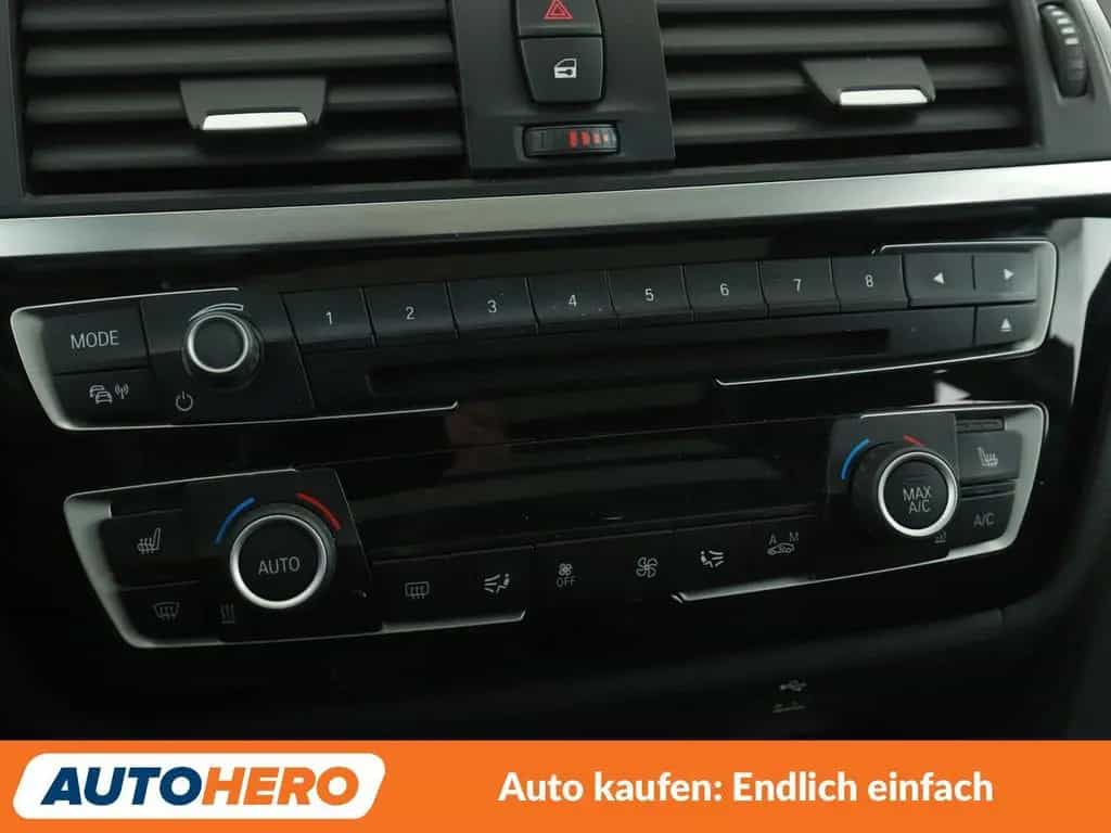 BMW 330 i xDrive Luxury Line Aut.*NAVI*LED*TEMPO*PANO 04/2018-photo-21