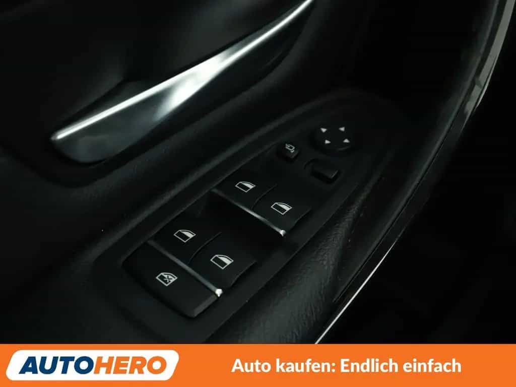 BMW 330 i xDrive Luxury Line Aut.*NAVI*LED*TEMPO*PANO 04/2018-photo-26