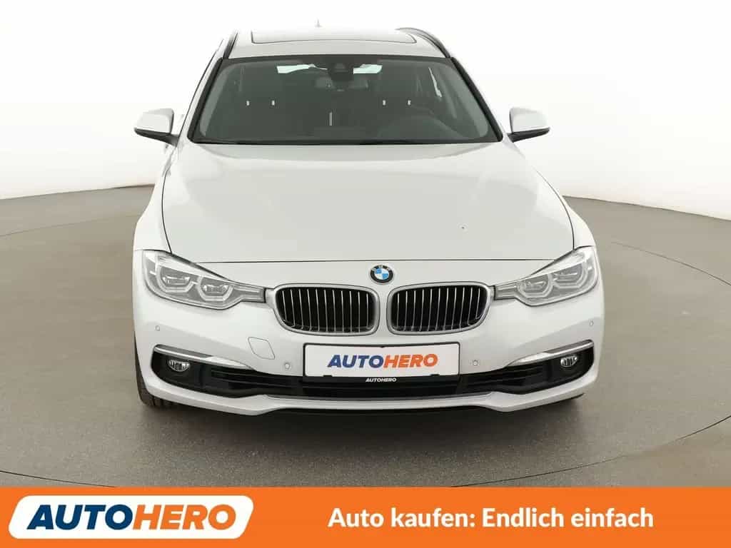 BMW 330 i xDrive Luxury Line Aut.*NAVI*LED*TEMPO*PANO 04/2018-photo-8