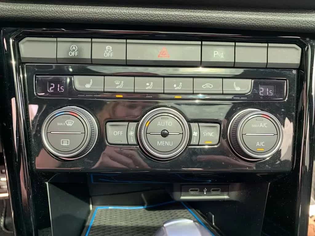 Volkswagen T-Roc R 4-MOTION AKRAPOVIC PANO+KAMERA+NAVI+DAB+ 09/2021-photo-17