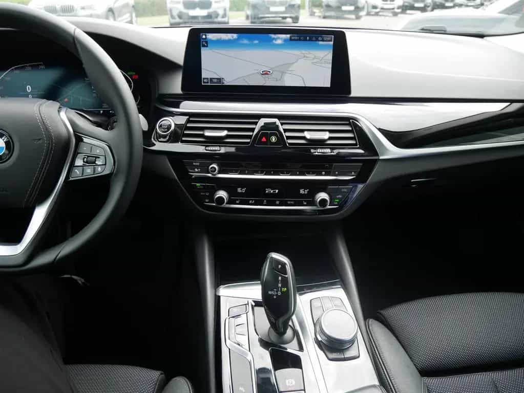 BMW 520 d Sport Line DAB ACC + Stop&Go Shz PDC 08/2020-photo-18