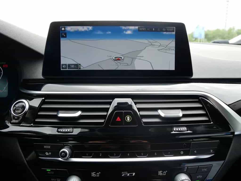 BMW 520 d Sport Line DAB ACC + Stop&Go Shz PDC 08/2020-photo-19