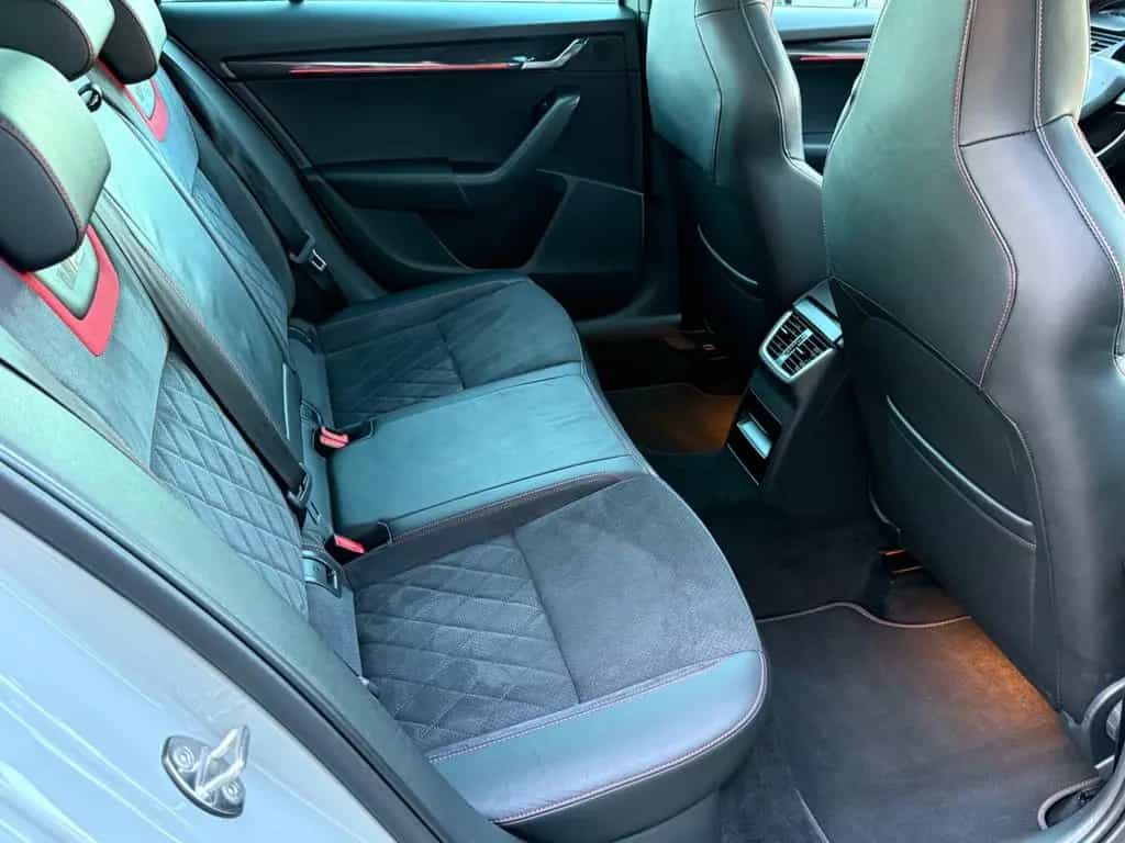 Skoda Octavia Combi RS *LED*NAVI*PANO*8 FACH*EURO 6* 01/2018-photo-15